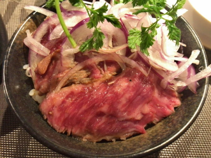 大須 五代目橋本のランチ 赤身タタキ丼 肉がすごい